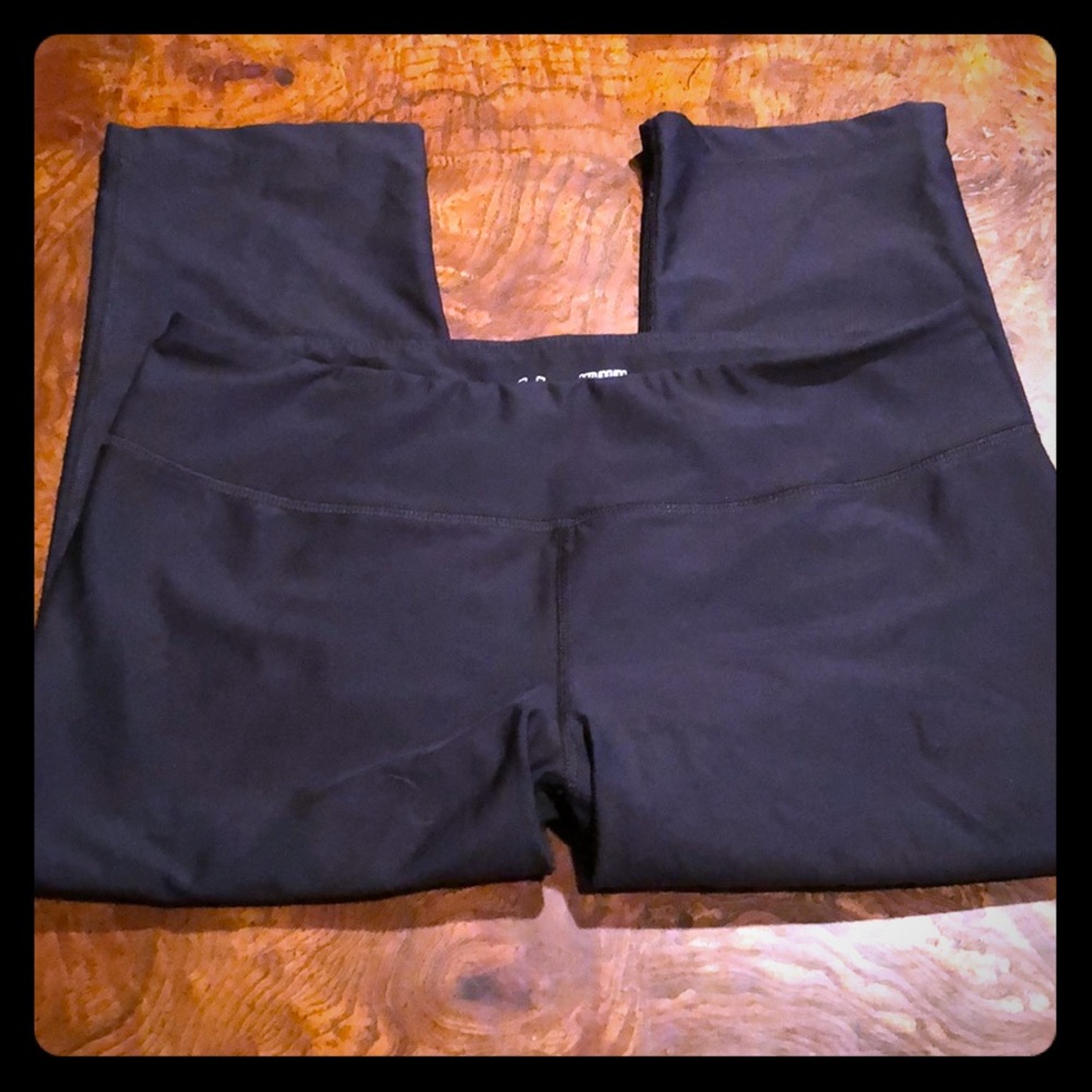 Under Armour workout crop pants